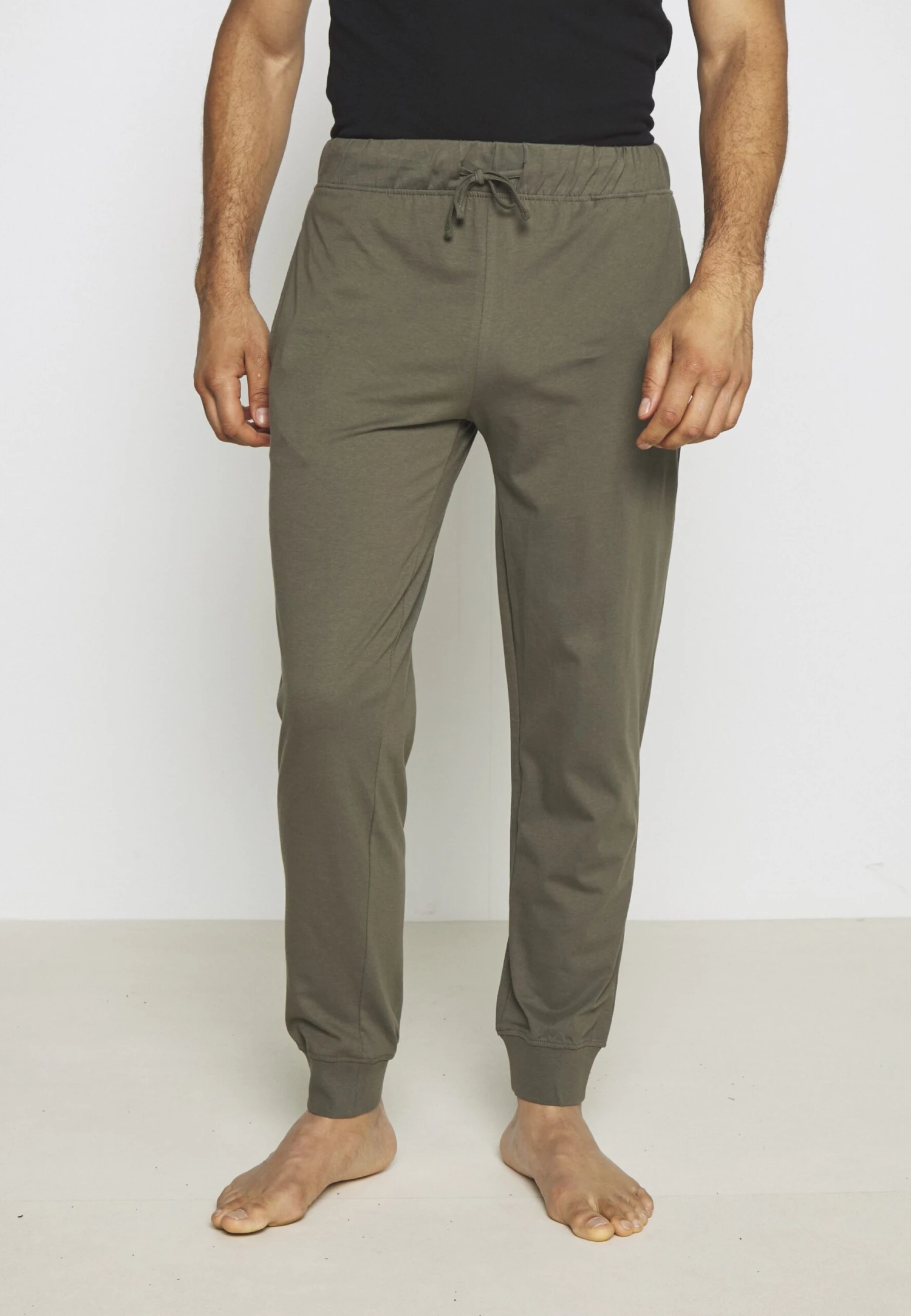 Pier One 2 PackPantaloni Del PigiamaBlack/Khaki Uomo Per La Notte PI982L00I-Q11 2 Pier One 2 PackPantaloni Del PigiamaBlack/Khaki Uomo Per La Notte PI982L00I-Q11 - immagine 2