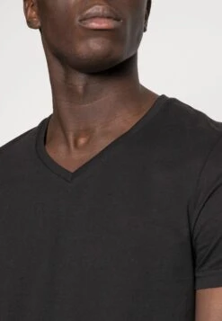 Pier One 3 Pack T-Shirt BasicBlack Uomo T-shirt E Polo PI922O0GO-Q11 9 Pier One 3 Pack T-Shirt BasicBlack Uomo T-shirt E Polo PI922O0GO-Q11 -Noble rain df7c9f951f5c42309db997b3240fc1e8