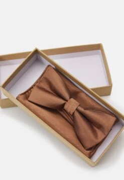 Pier One SetFazzoletti Da TaschinoBrown Uomo Completi E Cravatte PI952R03B-O11 8 Pier One SetFazzoletti Da TaschinoBrown Uomo Completi E Cravatte PI952R03B-O11 -Noble rain e8534b78630b4dea9b4261770a1ca0c0