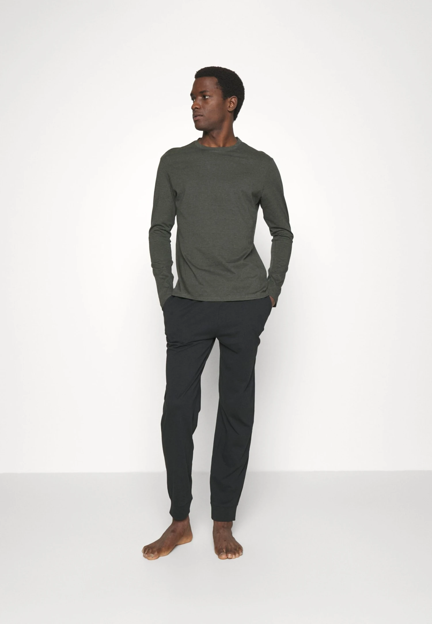 Pier One Pigiama - Black/Khaki 2 Pier One Pigiama - Black/Khaki - immagine 2