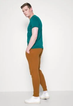 Pier One Pantaloni SportiviCamel Uomo Pantaloni Sportivi E Joggers PI922E03I-B13 9 Pier One Pantaloni SportiviCamel Uomo Pantaloni Sportivi E Joggers PI922E03I-B13 -Noble rain f1f9ec166d6a45e0ae1358f9bdd8a189