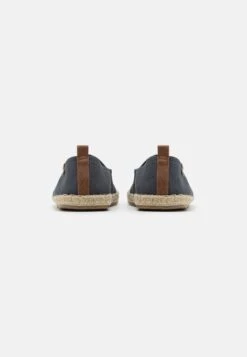 Pier One UnisexEspadrillasDark Grey Uomo Scarpe Basse PI915C00D-C11 -Noble rain f42f2547f3174953925ae2af649d0ca0