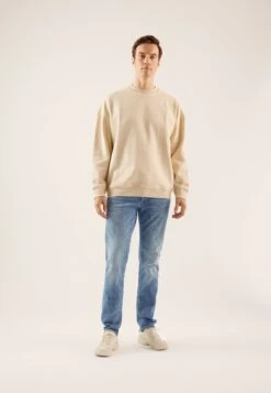 Noble rain -Noble rain f9d9f931cc88492eb3d94ca50b2891ed