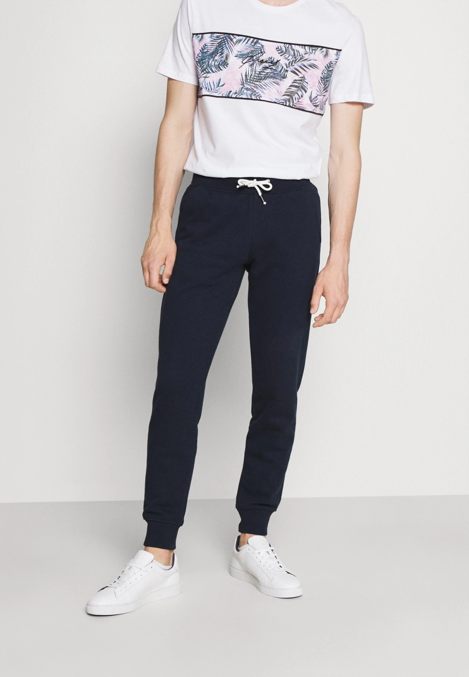 Pier One Pantaloni SportiviDark Blue Uomo Pantaloni Sportivi E Joggers PI922E03I-K12 1 Pier One Pantaloni SportiviDark Blue Uomo Pantaloni Sportivi E Joggers PI922E03I-K12