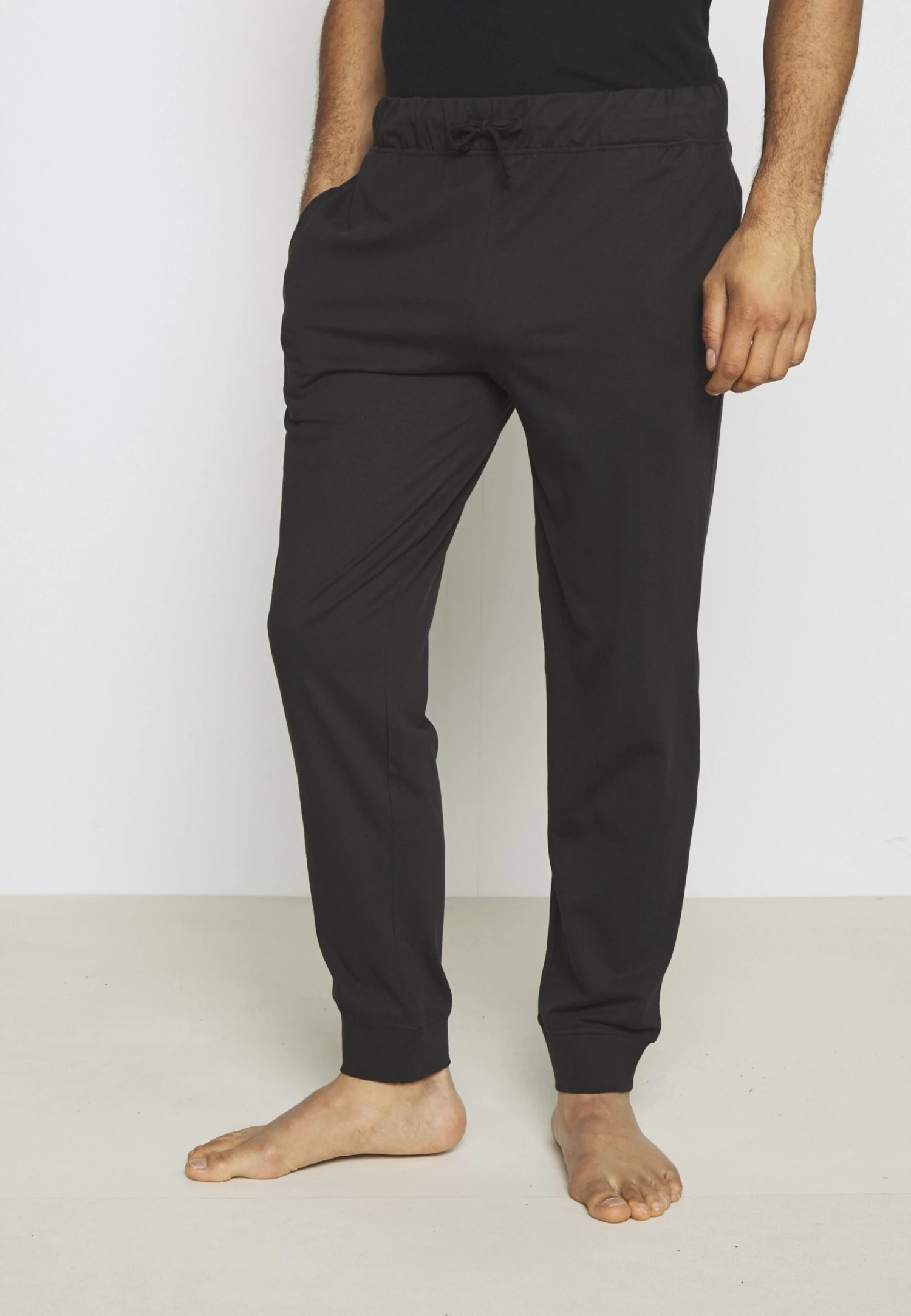 Pier One 2 PackPantaloni Del PigiamaBlack/Khaki Uomo Per La Notte PI982L00I-Q11 4 Pier One 2 PackPantaloni Del PigiamaBlack/Khaki Uomo Per La Notte PI982L00I-Q11 - immagine 4